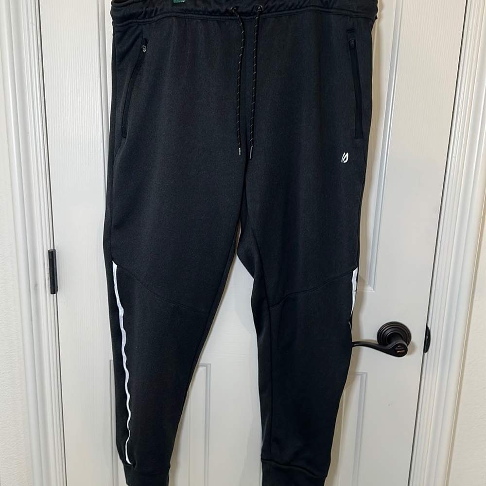 Eddie Bauer Motion Men’s Black Tech Fleece Joggers
